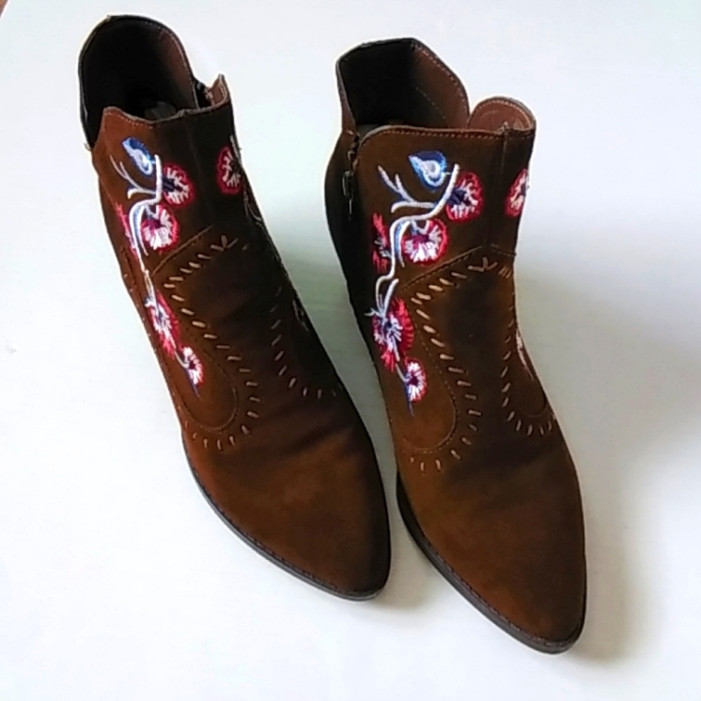 CARLOS STANTANA BROWN FLORAL EMBROIDERED  BOOTS